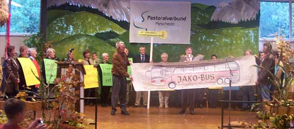 Der Jako-Bus auf dem Weg zum Pastoralverbund