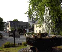 Ortsmitte mit Kirche